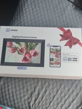 Uhale Digital Picture Frame in Black & White Packaging